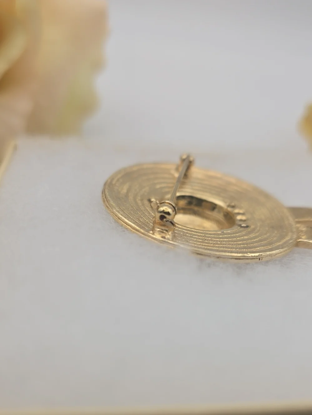 CINER Gold Tone Straw Hat Brooch with Multicolor Accent